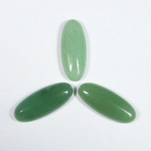 Кабошон из кварца (цвет нефрит) овал, 10*25*5мм.
