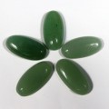 Кабошон из кварца (цвет нефрит) овал, 15*30*6мм.
