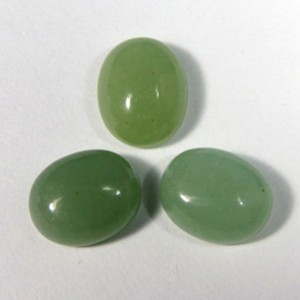 Кабошон из кварца (цвет нефрит) , 8*10*5мм.