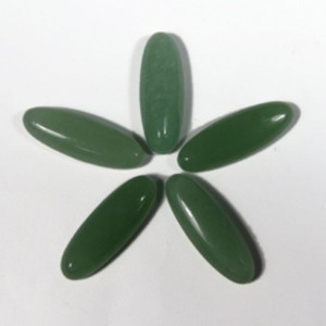 Кабошон из кварца (цвет нефрит) овал, 8*23*5мм.
