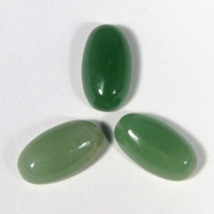 Кабошон из кварца (цвет нефрит) , 9*16*5мм.