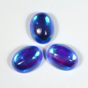 Кабошон из опала (иск.), 12*16*7мм.