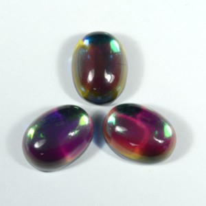 Кабошон из опала (иск.), 12*16*7мм.