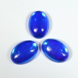 Кабошон из опала (иск.), 18*25*8мм.