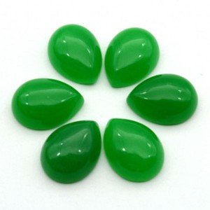Кабошон из кварца (цвет хризопраз) капля, 15*20*8мм.