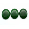 Кабошон из кварца (цвет хризопраз) овал, 30*40*9мм.