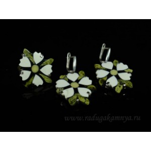 Кольцо и серьги "Цветы" из змеевика и кахолонга, размер-18.