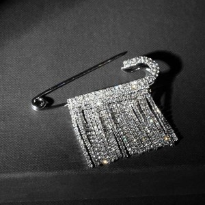 Булавка "Торжество" дождик, 7см, цвет белый, цвет серебристый