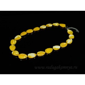 Бусы из перламутра тонированного листики 15*20мм желтый, 46см