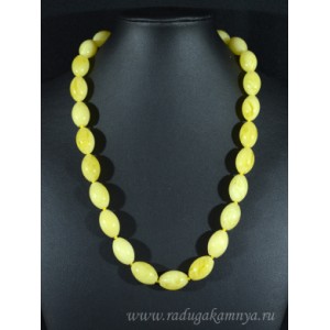 Бусы из янтаря рис 13*19мм молочный, 54см