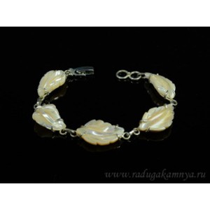 Браслет перламутр в посеребрении " Листик " 23*12мм, 18,5см.