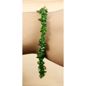 Браслет из хромдиопсида, галтовка, на застежке