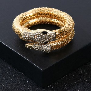 Браслет со стразами "Каркас" змеиная чешуя, цвет чёрно-белый, цвет золотистый