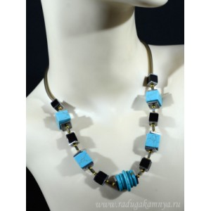 Колье на шнурке кубик с бирюзой и агатом черным 12мм , 48см Колье на шнурке кубик с бирюзой и агатом черным 12мм , 48см