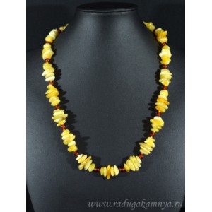 Бусы янтарные галтовка с шариком молочный, вишня, 53см