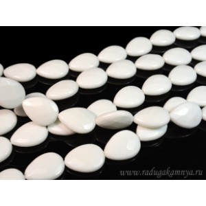 Бусины из агата белого (иск.) капля гр.25*18мм, 40см, 15 бусин