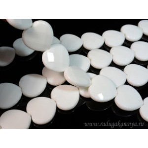 Бусины из агата белого (иск.) сердце гр. 29*30мм, 37см, 13 бусин