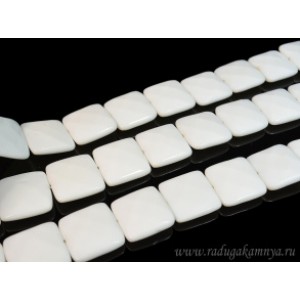 Бусины из агата (иск.) белого квадрат гр.25*25мм, 40см, 16 бусин