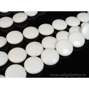 Бусины из агата белого (иск.) круг гр. 25мм, 40см, 16 бусин