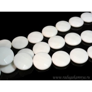 Бусины из агата белого (иск.) круг гр. 30мм, 39см, 13 бусин
