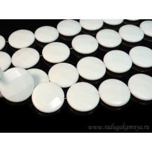 Бусины из агата белого (иск.) круг гр.34-36мм, 39см, 11 бусин Бусины из агата белого (иск.) круг гр.34-36мм, 39см, 11 бусин