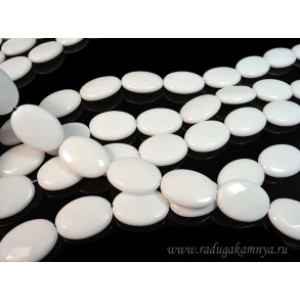 Бусины из агата белого (иск.) овал гр.30*22мм, 39см, 13 бусин