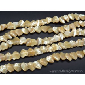 Бусины из перламутра сердце 15*15мм, цв.кремовый, 37см, 31 бусина