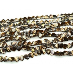 Бусины из перламутра сердце 12*12мм, цвет шоколадный, 39см, 37 бусин