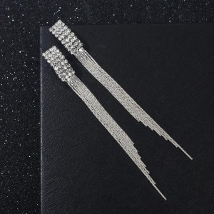 Серьги висячие со стразами "Голливуд" прямой ряд, цвет белый, цвет серебристый Серьги висячие со стразами "Голливуд" прямой ряд, цвет белый, цвет серебристый