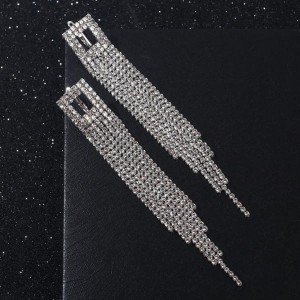 Серьги висячие со стразами "Голливуд" ромб полый, цвет белый, цвет серебристый