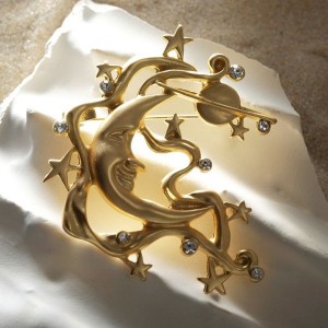 Брошь "Космос", цвет белый в матовом золоте