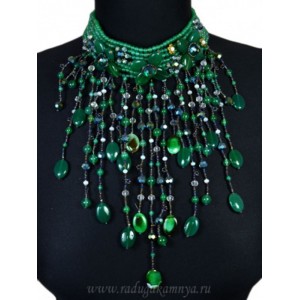 Колье ручной работы из агата (тонир.) цвет  зеленый 3 цветка, 41см