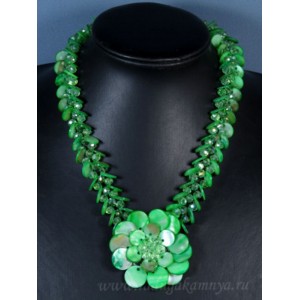 Колье из перламутра с цирконом цветок зеленый 47см