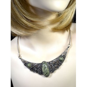 Колье змеевик, 49см Колье змеевик, 49см