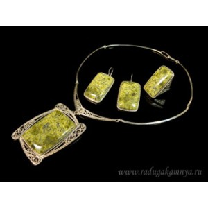 Колье, Кольцо и серьги змеевик,  48,5см р-р 19.5