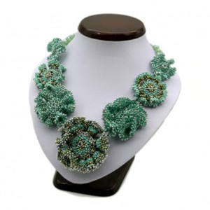 Колье с цирконом и бисером цвет зеленый, 48см Колье с цирконом и бисером цвет зеленый, 48см