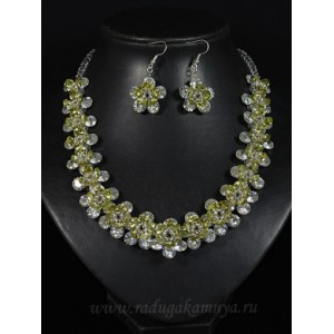 Колье и серьги из циркона цветочки цв.хрусталь, цвет оливковый, 49см