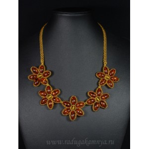 Колье с янтарем и бисером "5 цветочков" коньячный, 49см