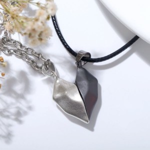 Кулон "Неразлучники" на магните, половинки сердца, цвет чёрно-серебряный