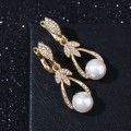Серьги с жемчугом "Грейс" листья и линии, цвет белый, цвет золотистый