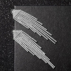 Серьги висячие со стразами "Водопад" пятиугольник, цвет белый, цвет серебристый