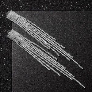 Серьги висячие со стразами "Водопад" мини квадрат, цвет белый, цвет серебристый