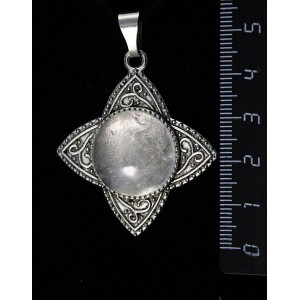 Кулон из горного хрусталя, "роза ветров", круг 20мм