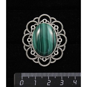 Брошь из малахита, овал 25х18мм, "ромашка"