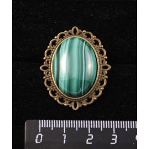 Брошь из малахита, овал 25х18мм, с узором цвет бронза