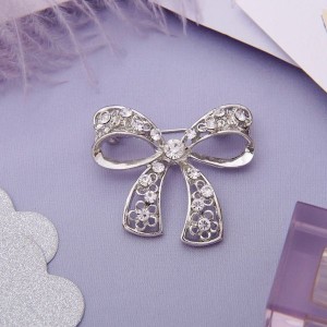 Брошь "Бант", цвет белый, цвет серебристый (стразы)