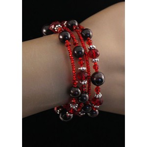 Браслет из граната (шарик 7 и 9мм) на струнке с хрусталем и бисером