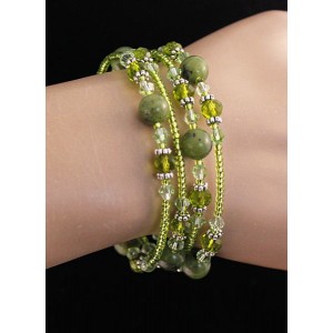 Браслет из нефрита (шарик 8мм) на струнке с хрусталем и бисером