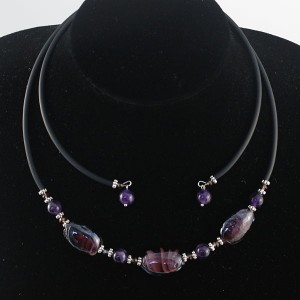 Колье из аметиста (шарик 8мм) и муранского стекла, на струнке