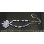 Колье-кулон на цепочке из лазурита (бело-синий) "листок"